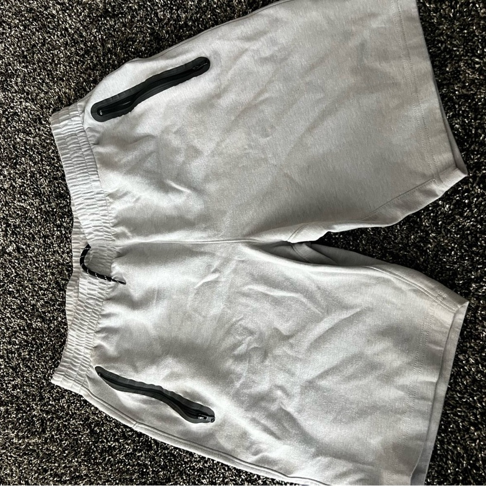 Old Navy Men's Light Gray Athletic Shorts